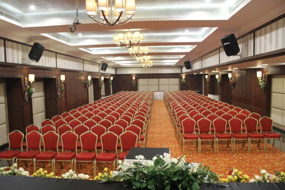 קומבאקונאם Quality Inn Viha מראה חיצוני תמונה